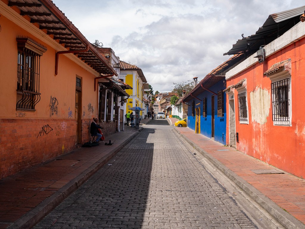Rue de la Candelaria à Bogota. Visite guidée privée de la Candelaria avec un guide francophone.