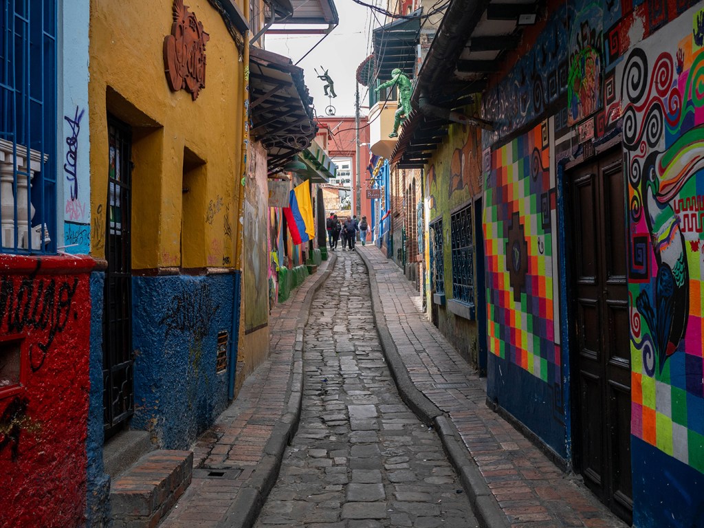 Rue de la Candelaria à Bogota. Visite guidée privée de la Candelaria avec un guide francophone.