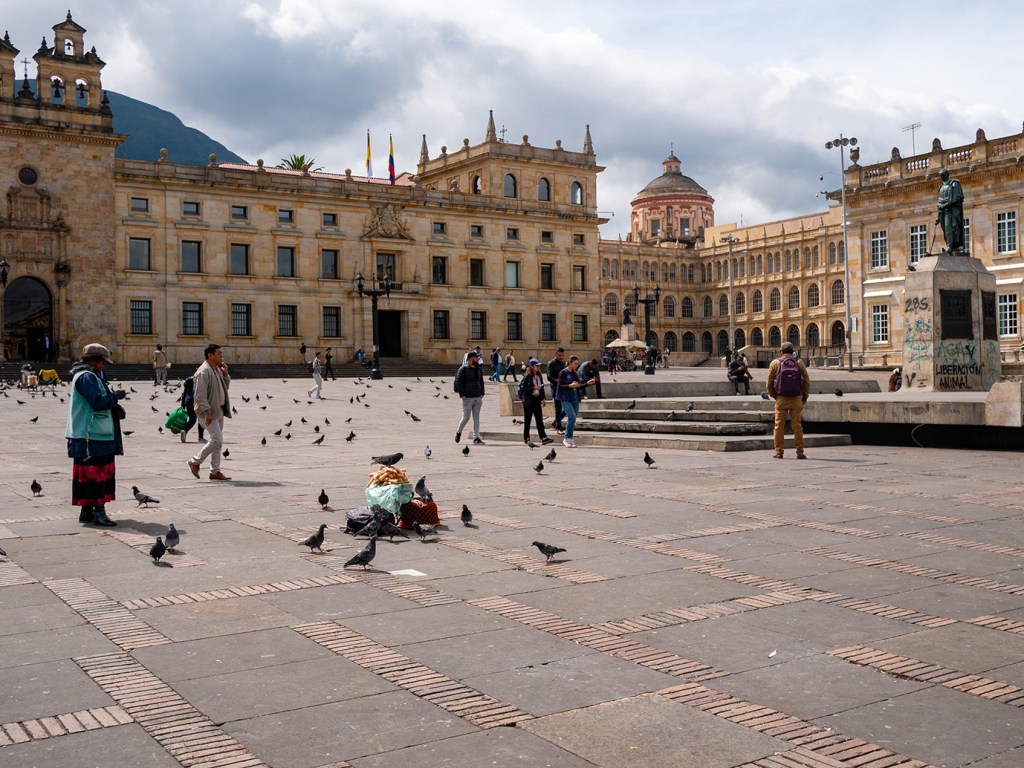 Plaza Bolivar à Bogota. Visite guidée privée de la Candelaria avec un guide francophone.