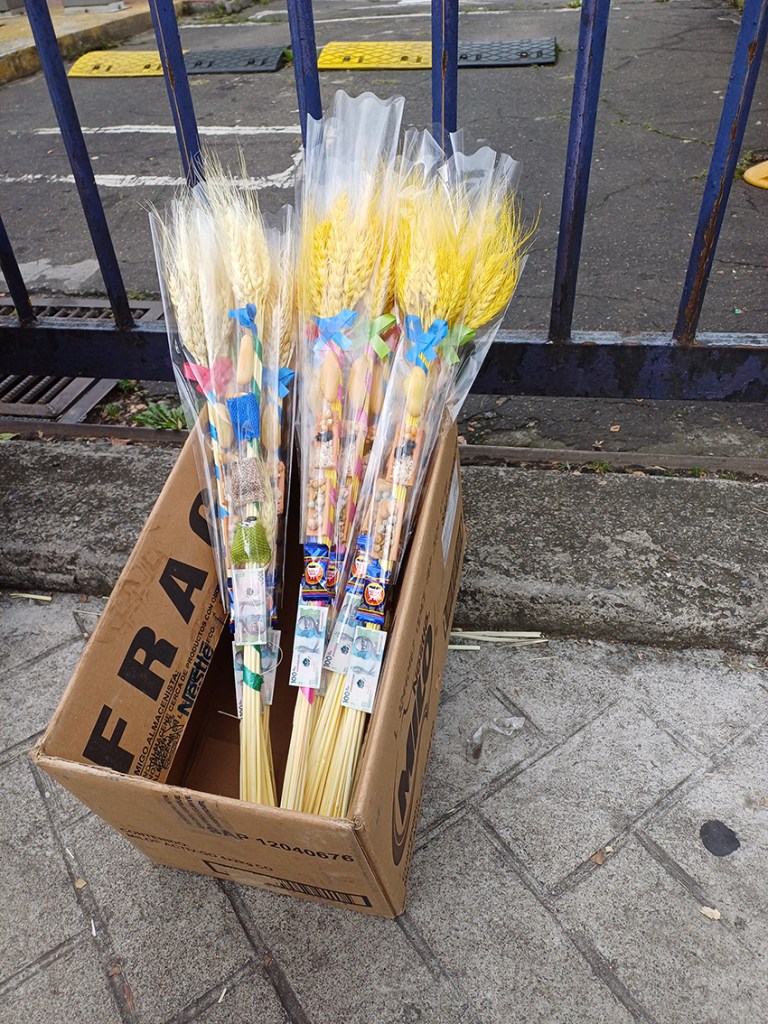 Guide francophone bogota tour traditions nouvelles années : la gerbe de blé en vente