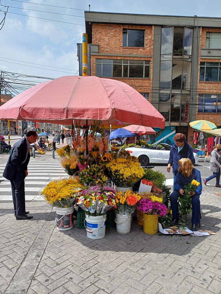 Guide francophone bogota tour traditions nouvelles années : les fleurs jaunes