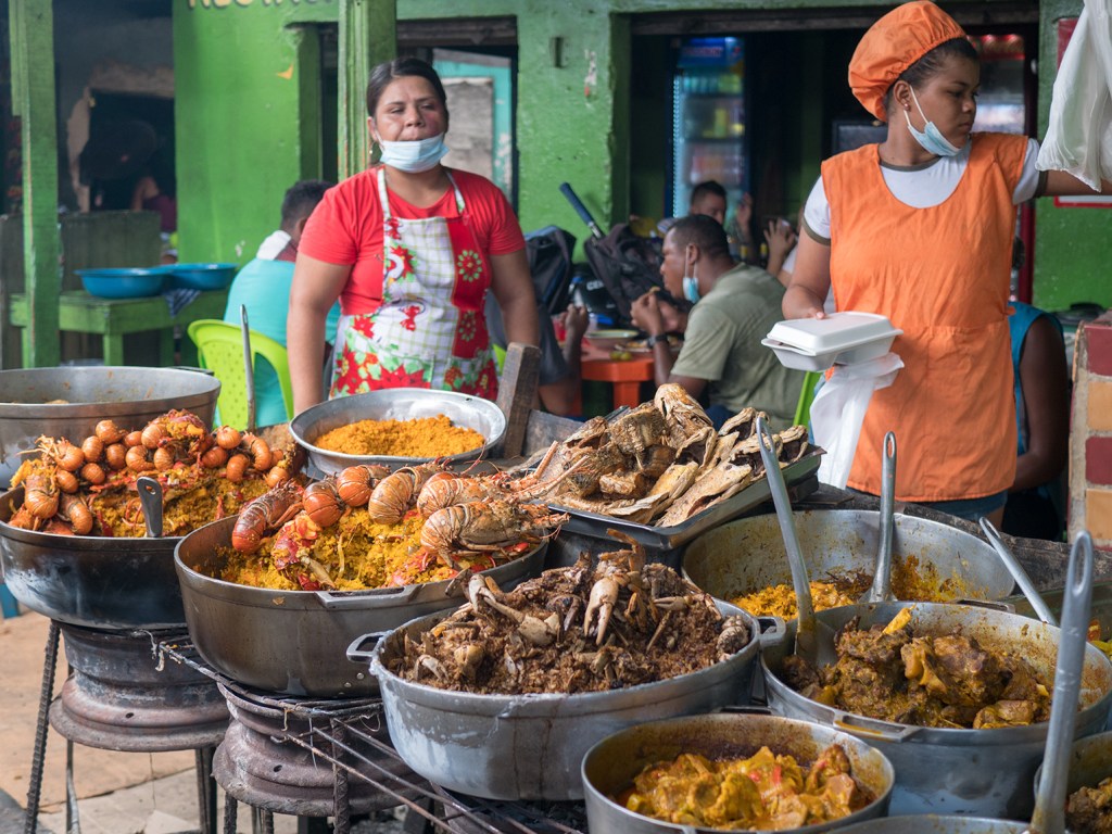 Guide francophone bogota : quelles formalitées pour entrer en Colombie, quelles demarches ? Le chekmig ? Photo mercado Cartagena