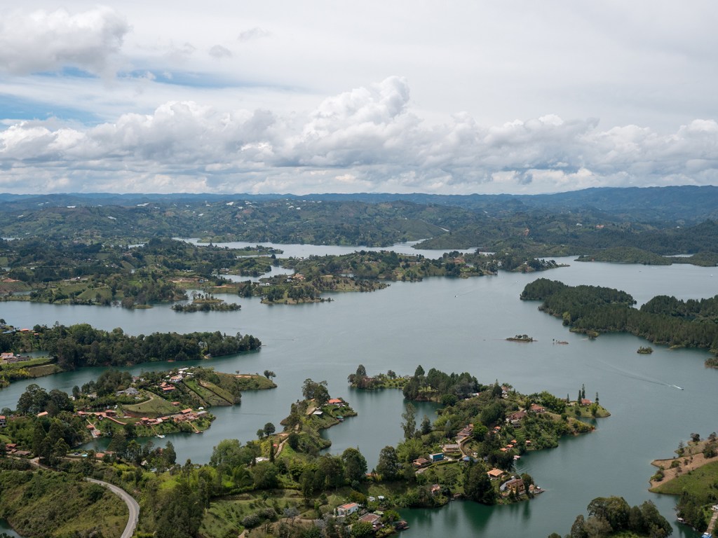 Guide francophone bogota : quelles formalitées pour entrer en Colombie, quelles demarches ? Le chekmig ? Photo guatape
