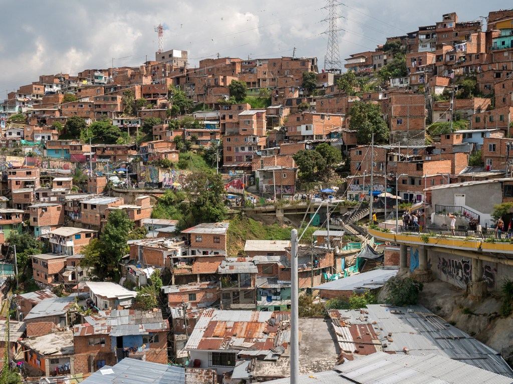 Guide-francophone-boGuide francophone bogota : quelles formalitées pour entrer en Colombie, quelles demarches ? Le chekmig ? Photo Medellin & communa 13